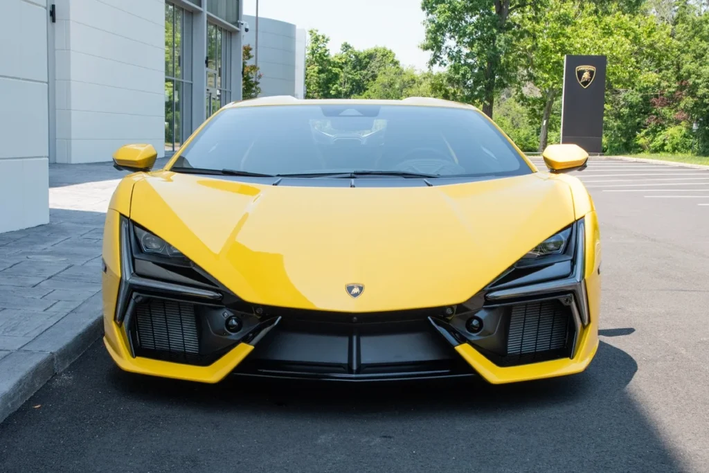 Lamborghini Revuelto